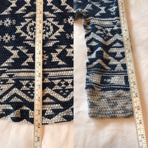 🌟ALMOST FAMOUS Aztec Print scrunch/stretchy shirt - Picture 7 of 7